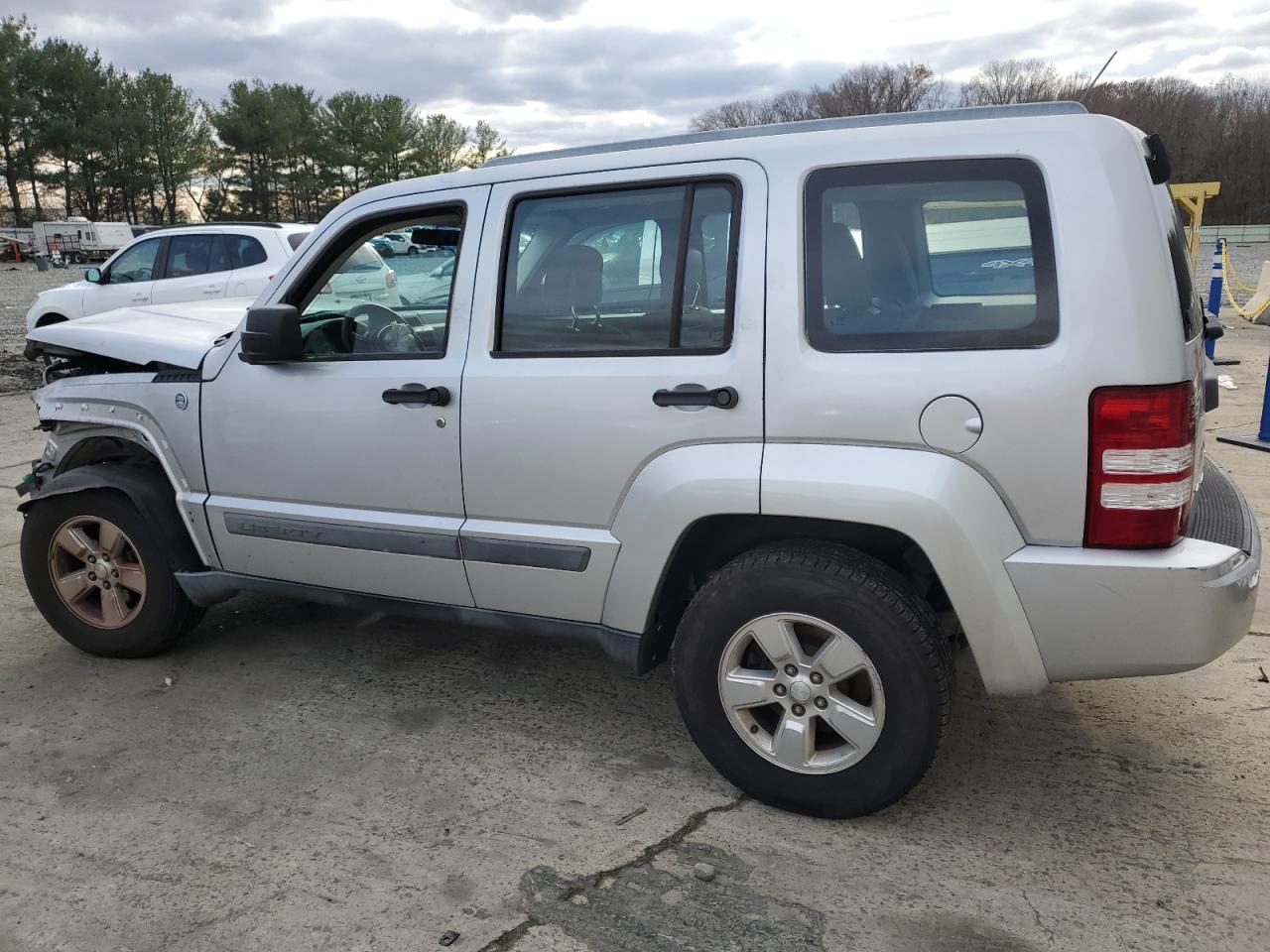 Image 2 of 2011 JEEP LIBERTY SPORT 2011 with VIN 1J4PN2GKXBW583481
