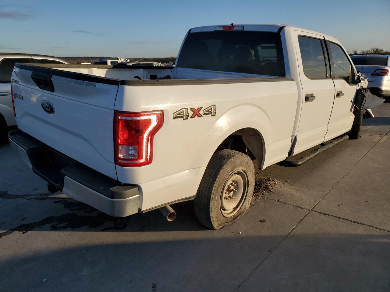 Изображение 3 2017 FORD F150 SUPERCREW 2017 с VIN 1FTFW1EF5HKD01102