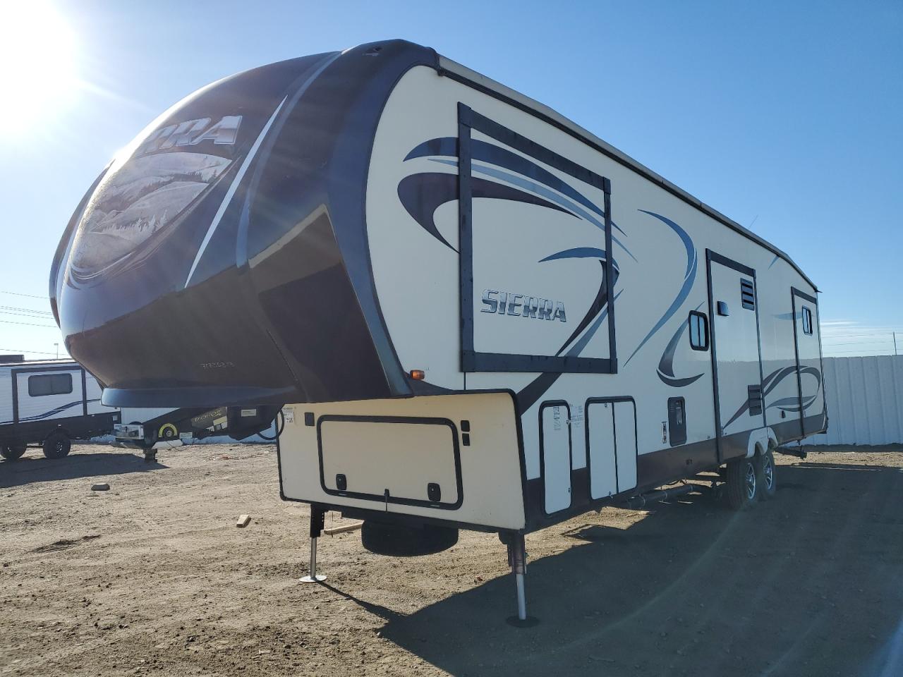 Image 2 of 2015 WILDWOOD SIERR400BH 2015 with VIN 4X4FSEP29FJ040485