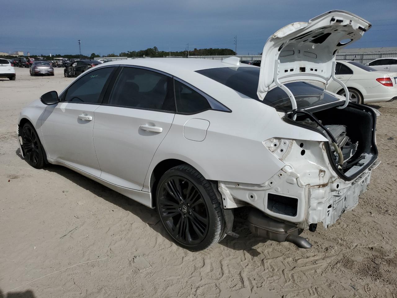 Изображение 2 2018 HONDA ACCORD LX 2018 с VIN 1HGCV1F12JA237770