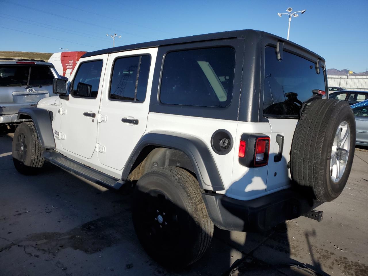 Изображение 2 2018 JEEP WRANGLER UNLIMITED SPORT 2018 с VIN 1C4HJXDG2JW209125