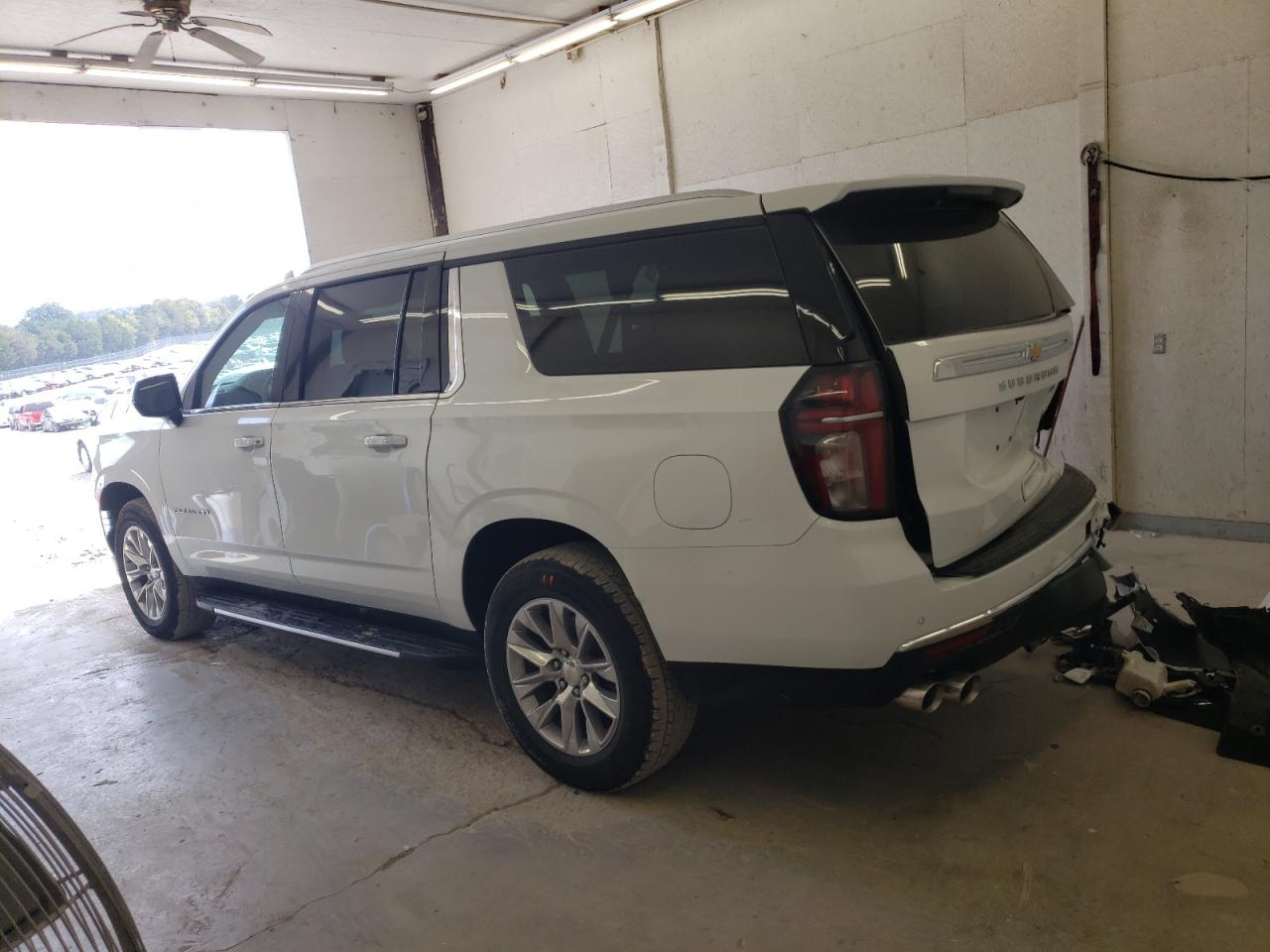 Изображение 2 2023 CHEVROLET SUBURBAN K1500 PREMIER 2023 с VIN 1GNSKFKD6PR451890