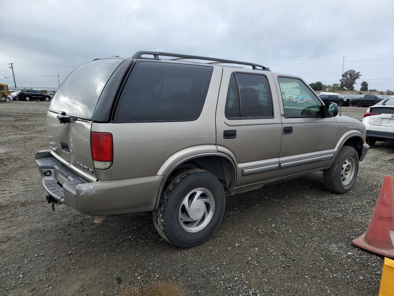 Изображение 3 2000 CHEVROLET BLAZER  2000 с VIN 1GNDT13W7Y2158602