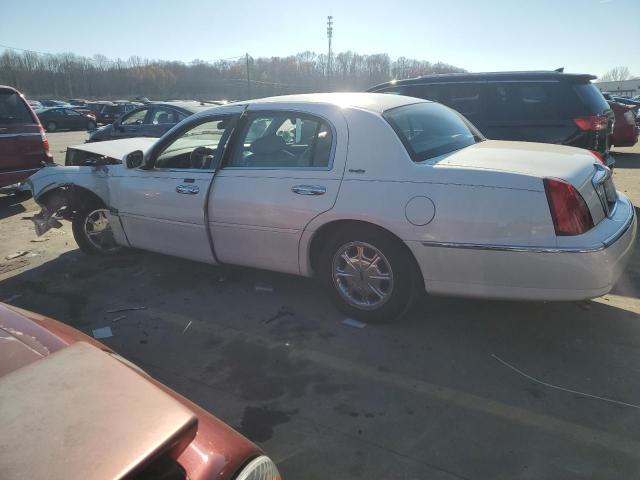 Image 2 of 2000 LINCOLN TOWN CAR SIGNATURE 2000 with VIN 1LNHM82W8YY762167