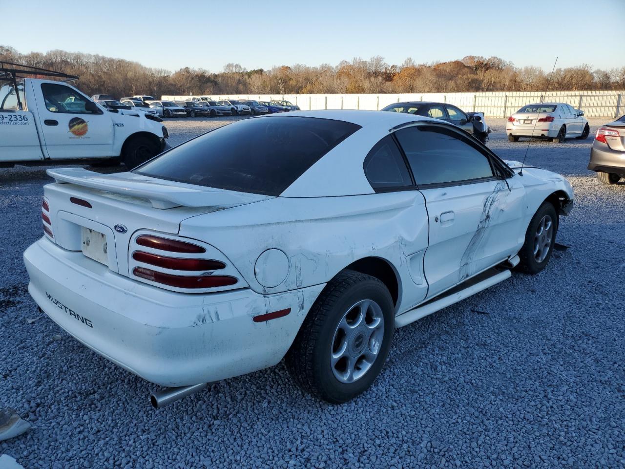 Image 3 of 1994 FORD MUSTANG  1994 with VIN 1FALP4049RF182400