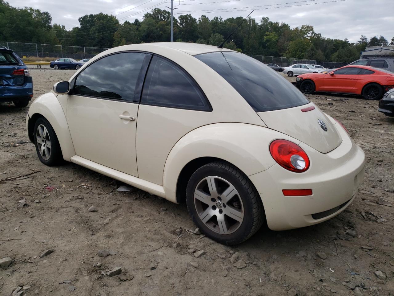 Obraz 2 z 2006 VOLKSWAGEN NEW BEETLE 2.5L OPTION PACKAGE 1 2006 z VIN 3VWRW31CX6M409240