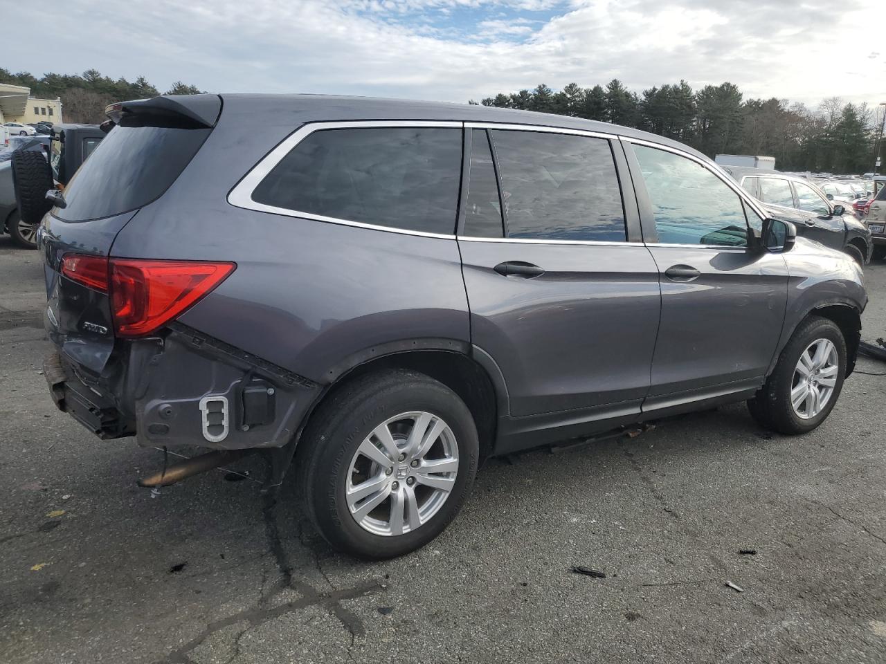 Изображение 3 2018 HONDA PILOT LX 2018 с VIN 5FNYF6H18JB024227