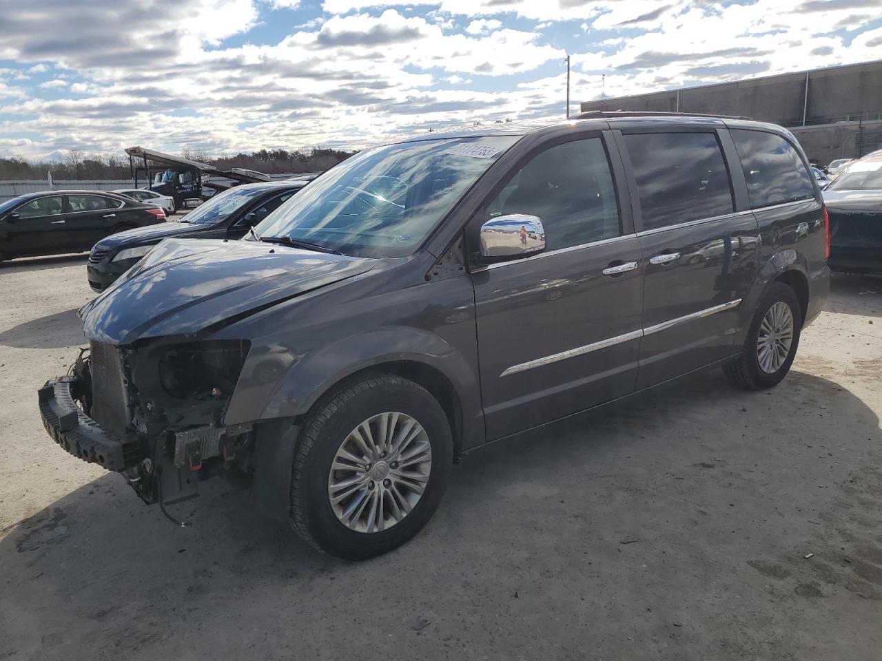 2016 CHRYSLER TOWN & COUNTRY TOURING L 2016 image