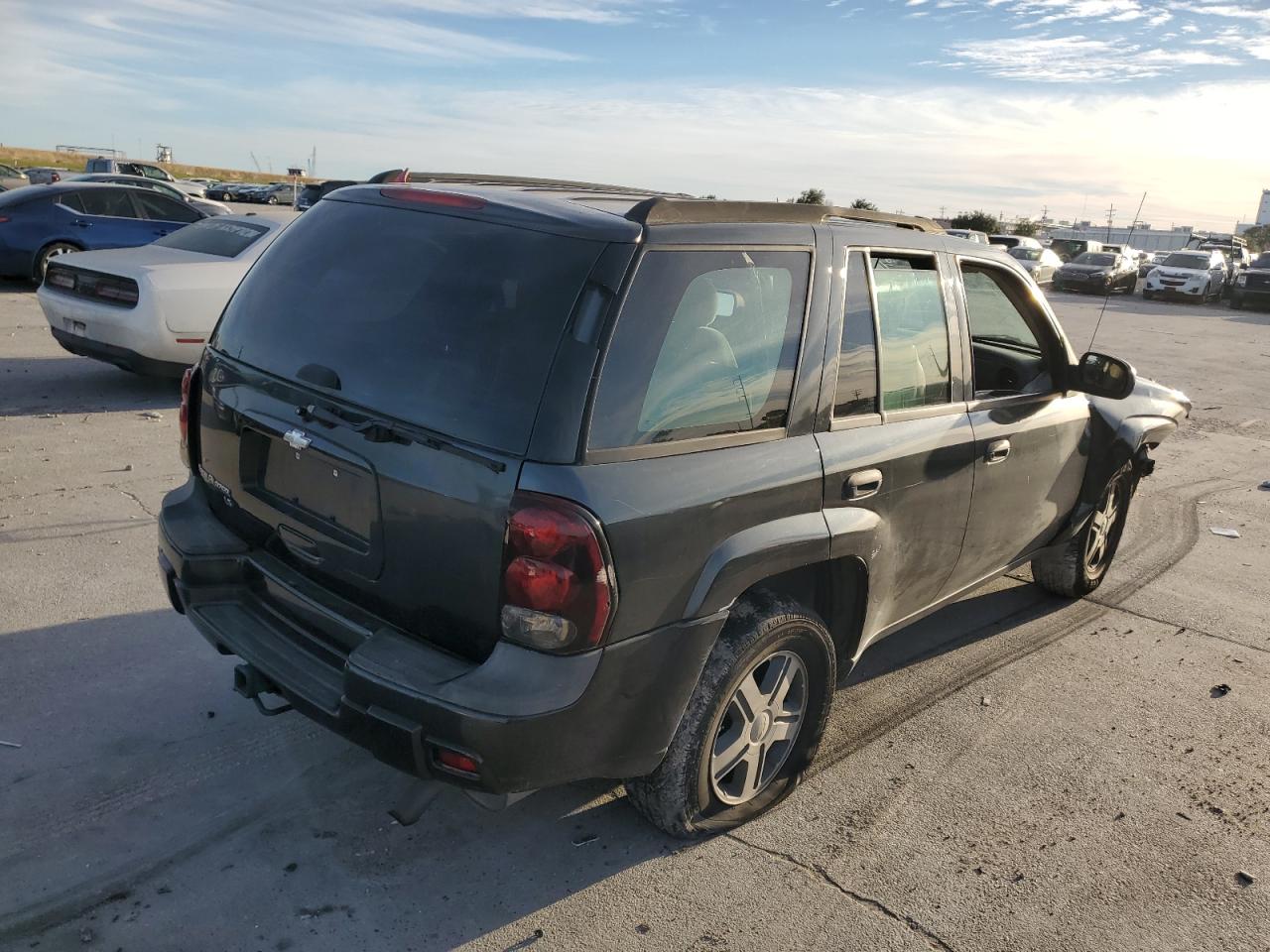 Image 3 of 2005 CHEVROLET TRAILBLAZER LS 2005 with VIN 1GNDS13S252275886