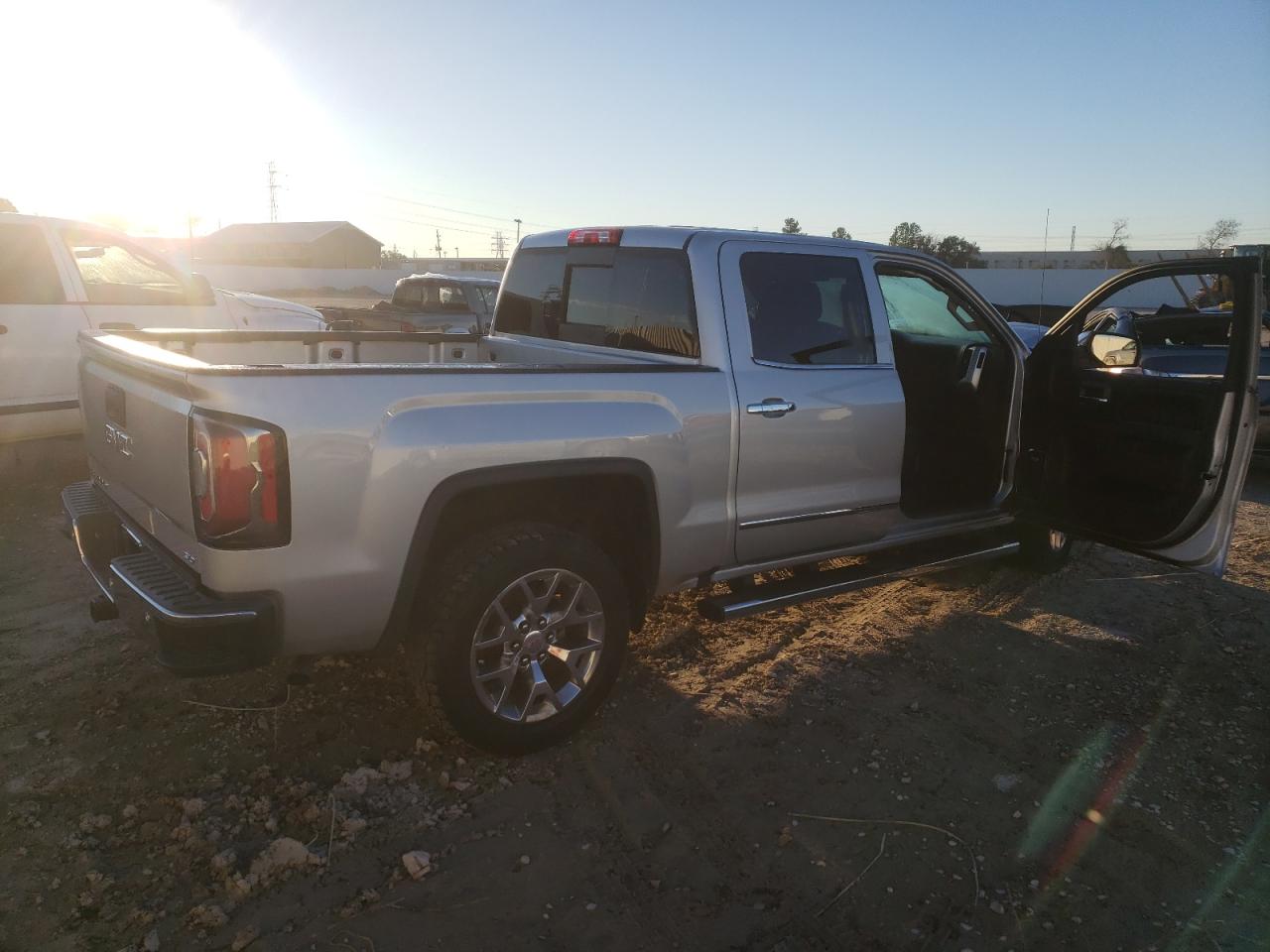 Image 3 of 2018 GMC SIERRA K1500 SLT 2018 with VIN 3GTU2NEC3JG207796