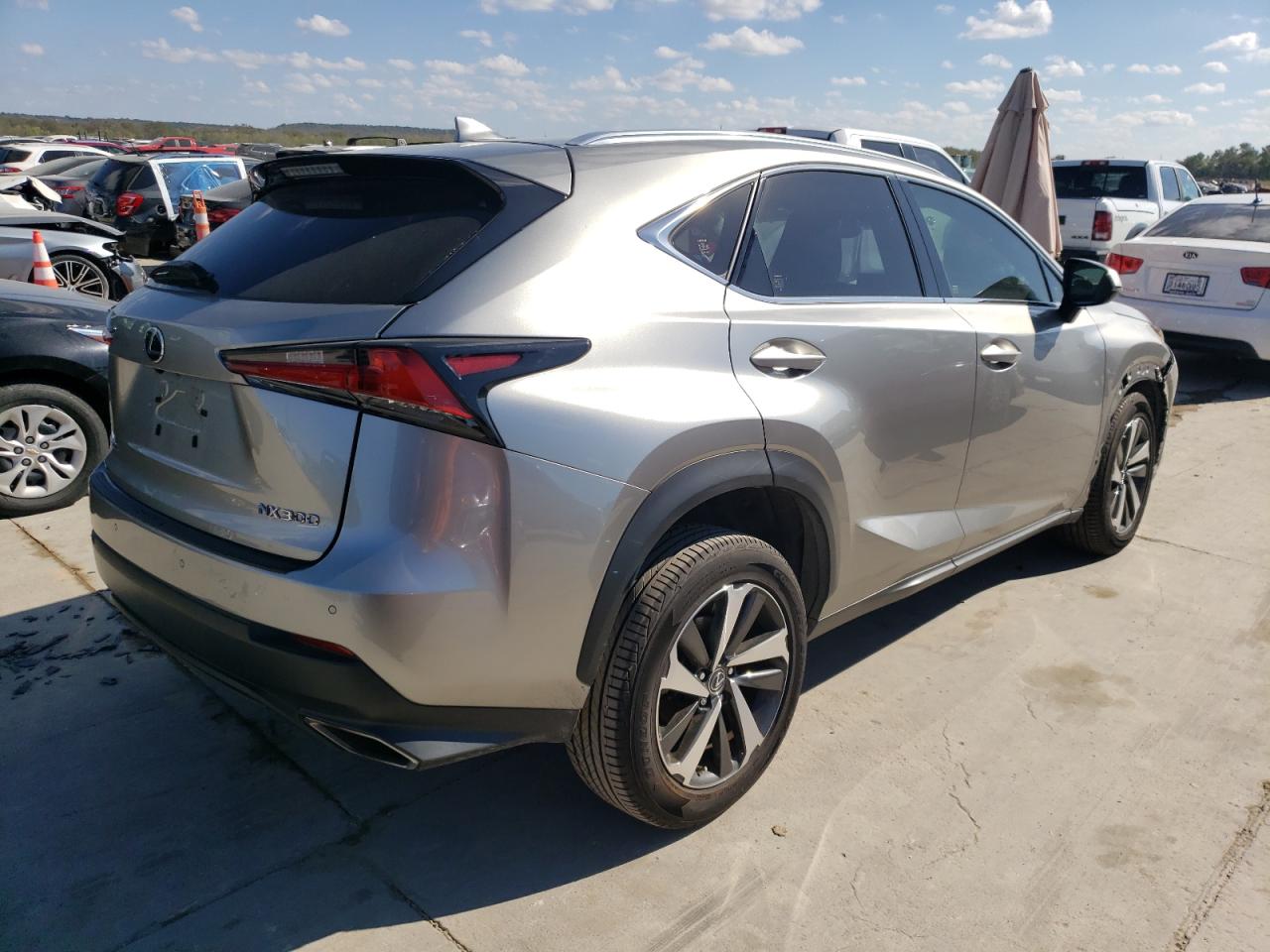 Obraz 3 z 2019 LEXUS NX 300 BASE 2019 z VIN JTJYARBZ9K2156395