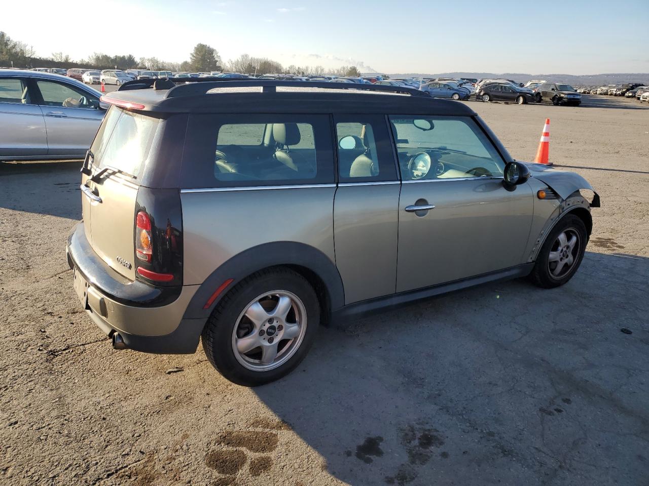 Image 3 of 2010 MINI COOPER CLUBMAN 2010 with VIN WMWML3C53ATX51382