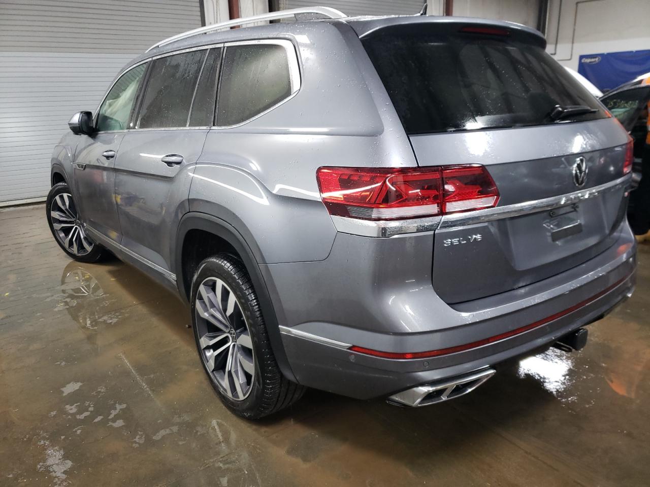 Image 2 of 2022 VOLKSWAGEN ATLAS SEL PREMIUM R-LINE 2022 with VIN 1V2FR2CA8NC542824