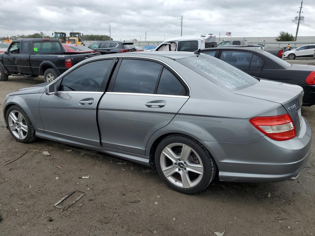 Obraz 2 z 2011 MERCEDES-BENZ C 300 2011 z VIN WDDGF5EB8BR154531