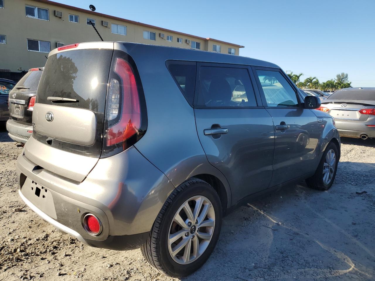 Изображение 3 2017 KIA SOUL + 2017 с VIN KNDJP3A54H7410203