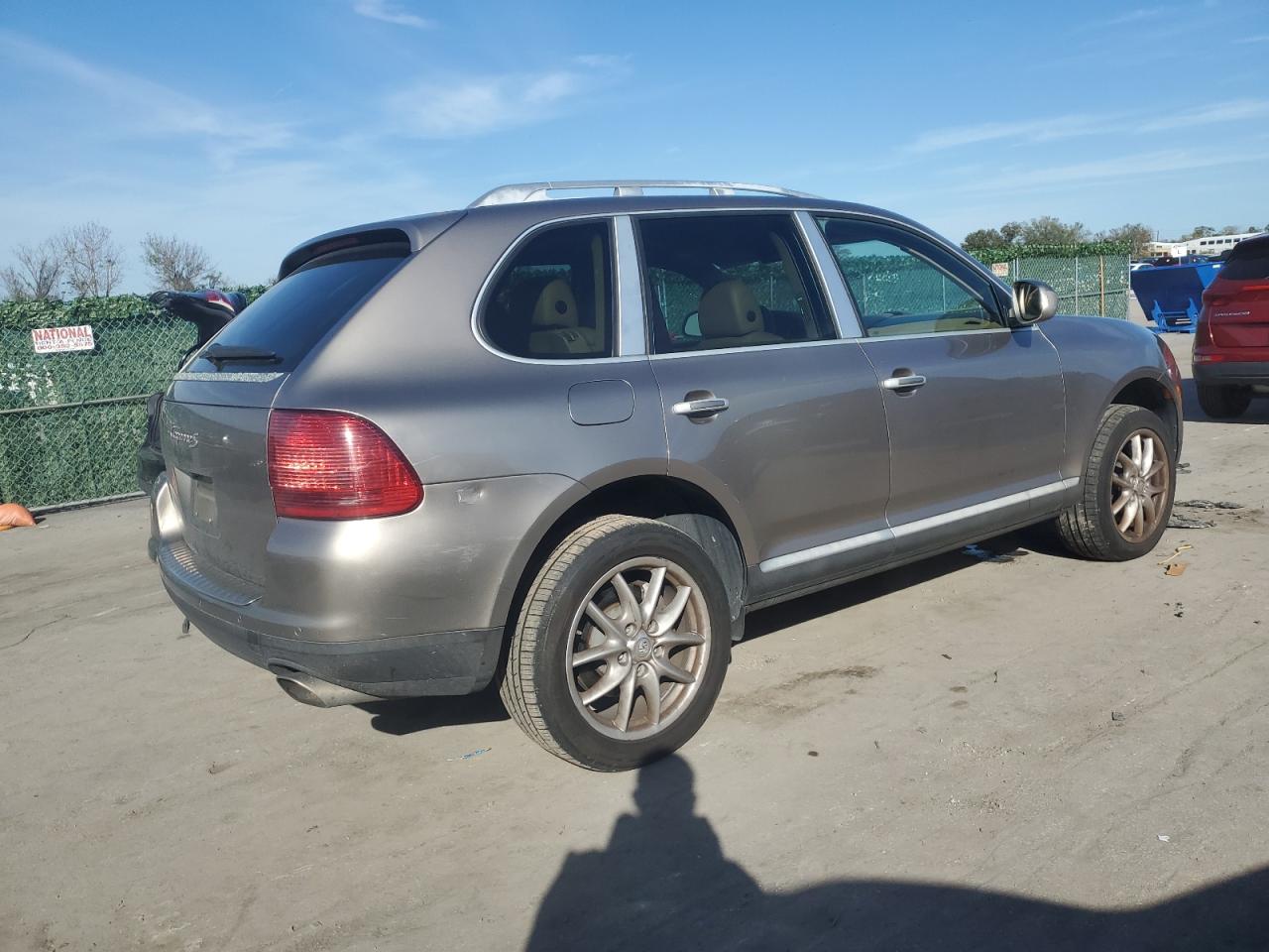 Obraz 3 z 2004 PORSCHE CAYENNE S 2004 z VIN WP1AB29P24LA74548
