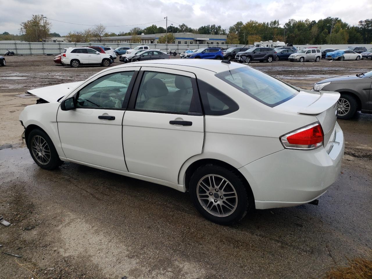 Изображение 2 2011 FORD FOCUS SE 2011 с VIN 1FAHP3FN3BW198596