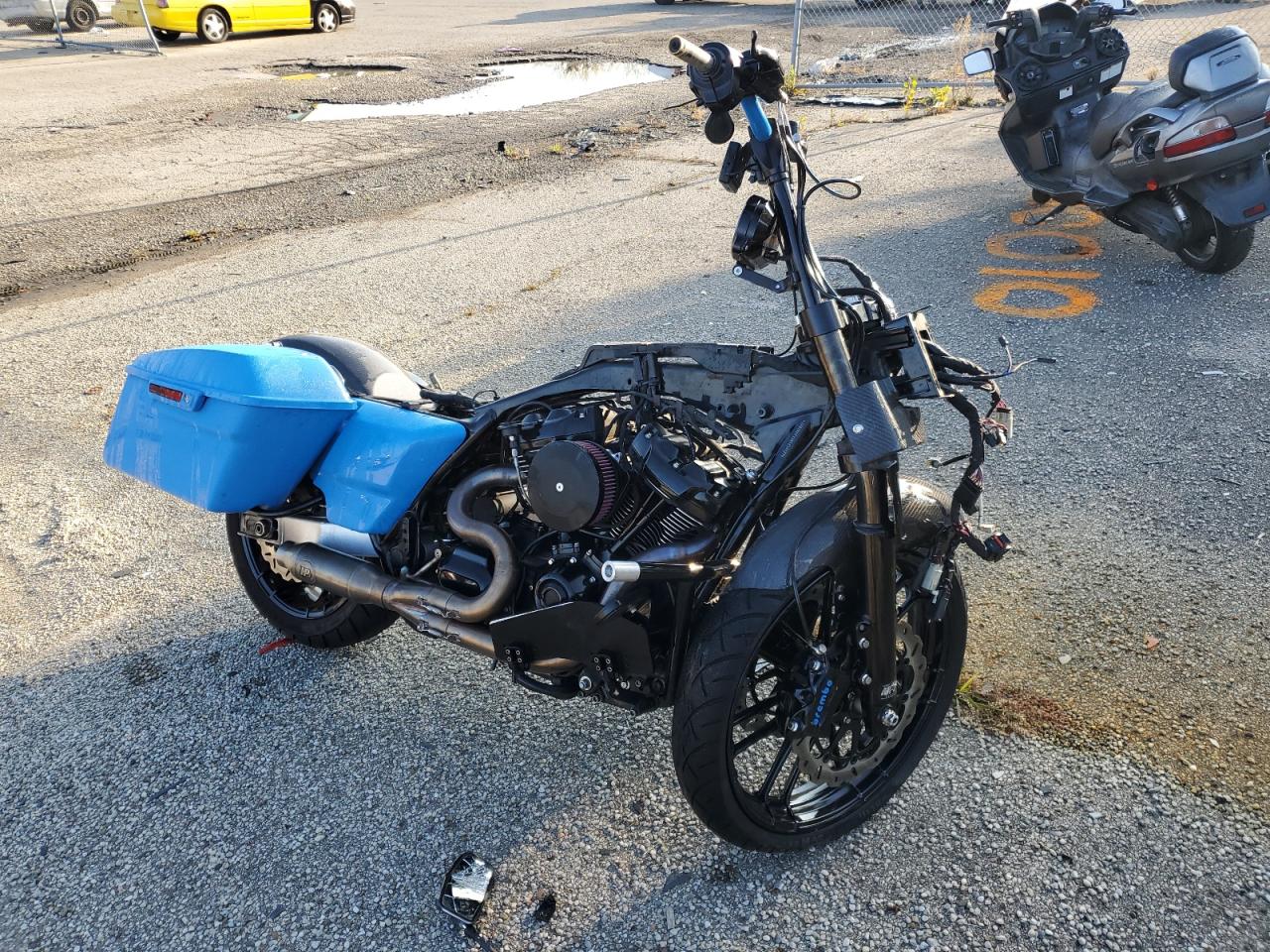 Image 1 of 2017 HARLEY-DAVIDSON FLTRX ROAD GLIDE 2017 with VIN 1HD1KHC15HB635277
