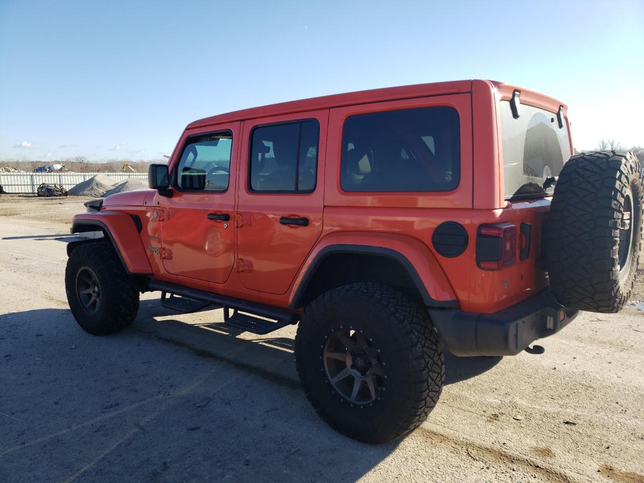 Image 2 of 2019 JEEP WRANGLER UNLIMITED SAHARA 2019 with VIN 1C4HJXEG6KW521965