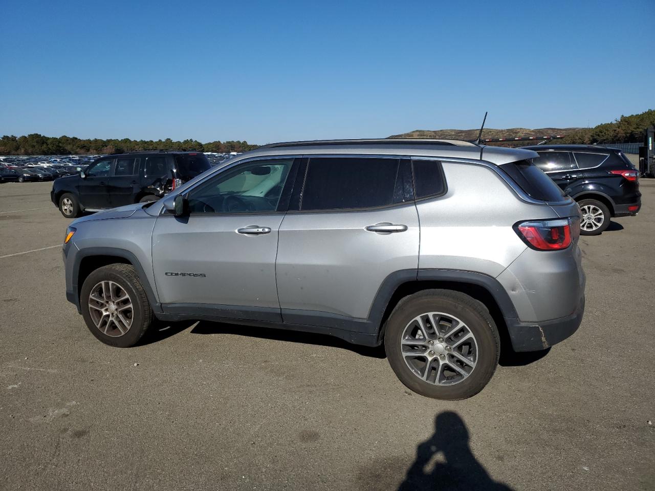 Image 2 of 2018 JEEP COMPASS LATITUDE 2018 with VIN 3C4NJDBB9JT168023