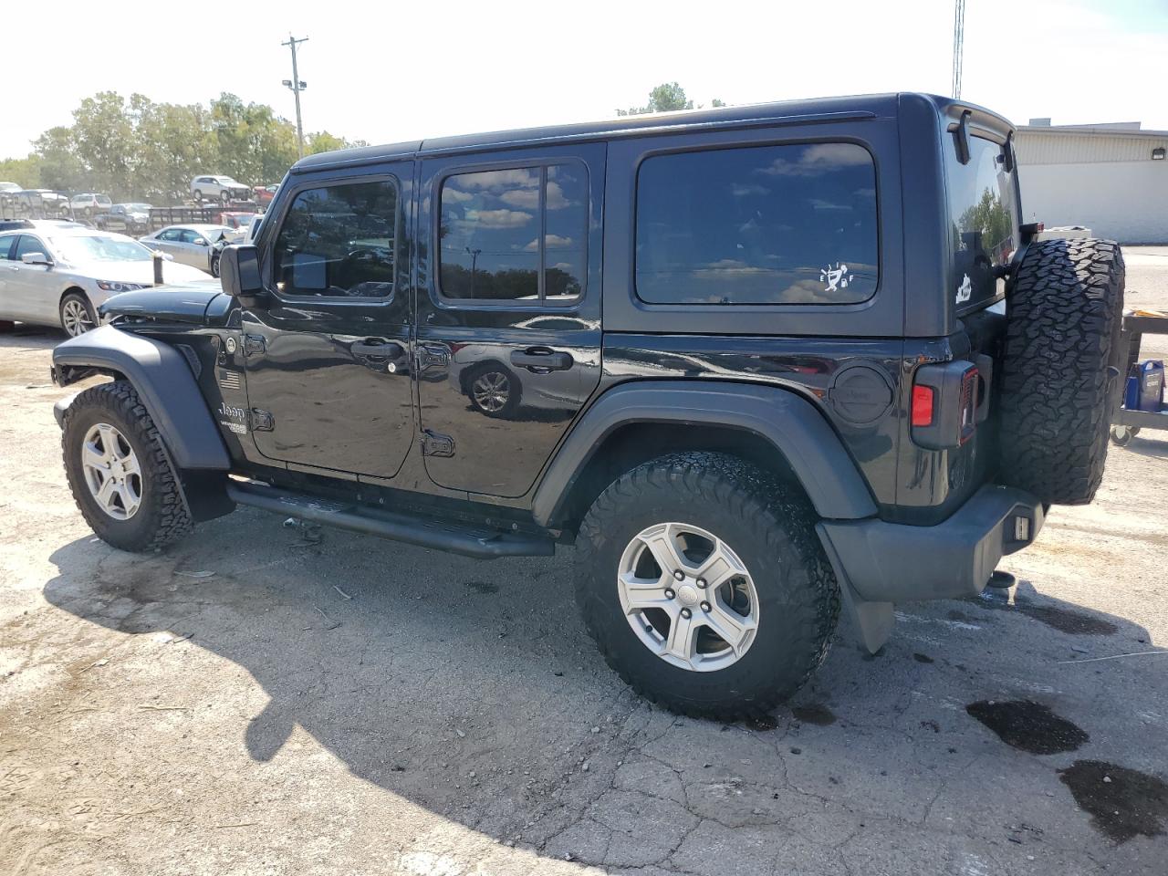 Image 2 of 2018 JEEP WRANGLER UNLIMITED SPORT 2018 with VIN 1C4HJXDN0JW324353
