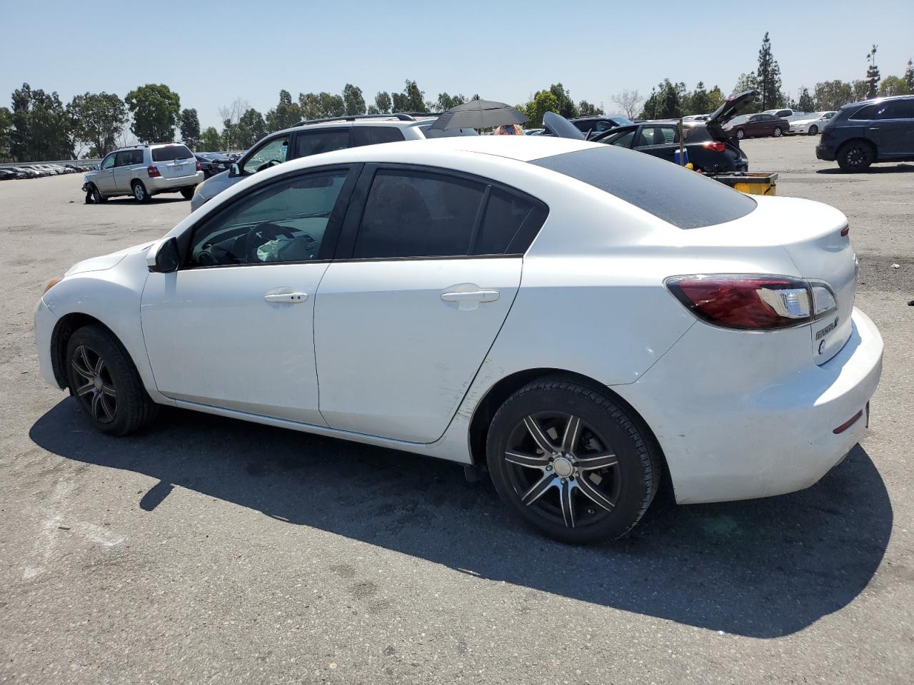 Изображение 2 2013 MAZDA 3 I 2013 с VIN JM1BL1VPXD1748802