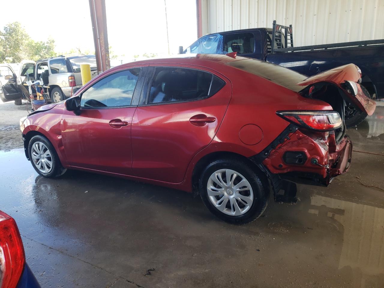 Image 2 of 2019 TOYOTA YARIS L 2019 with VIN 3MYDLBYV6KY521349