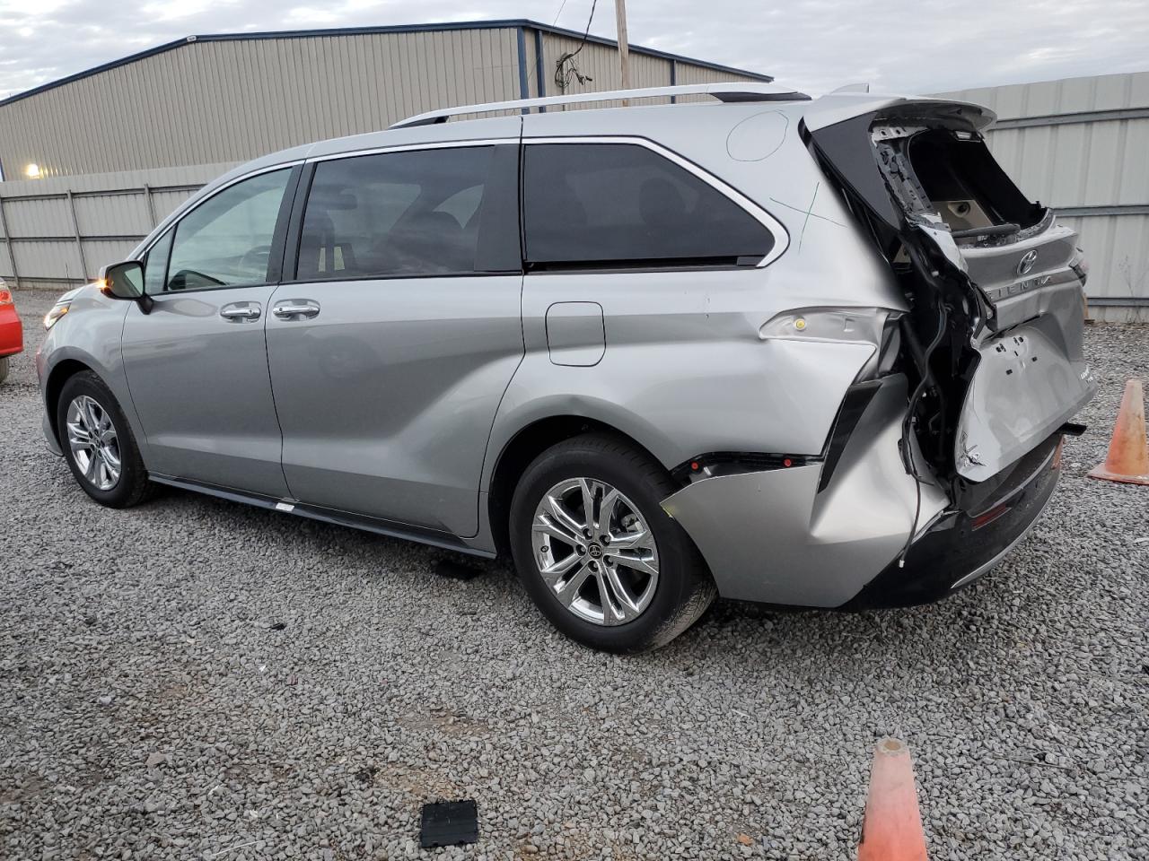 Image 2 of 2023 TOYOTA SIENNA LIMITED 2023 with VIN 5TDESKFC0PS101057