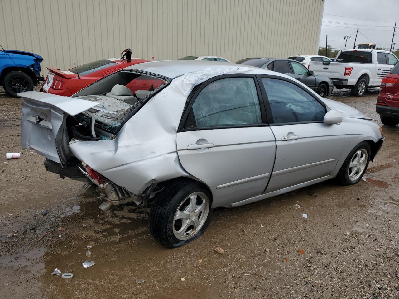 Obraz 3 z 2004 KIA SPECTRA LX 2004 z VIN KNAFE121245030467