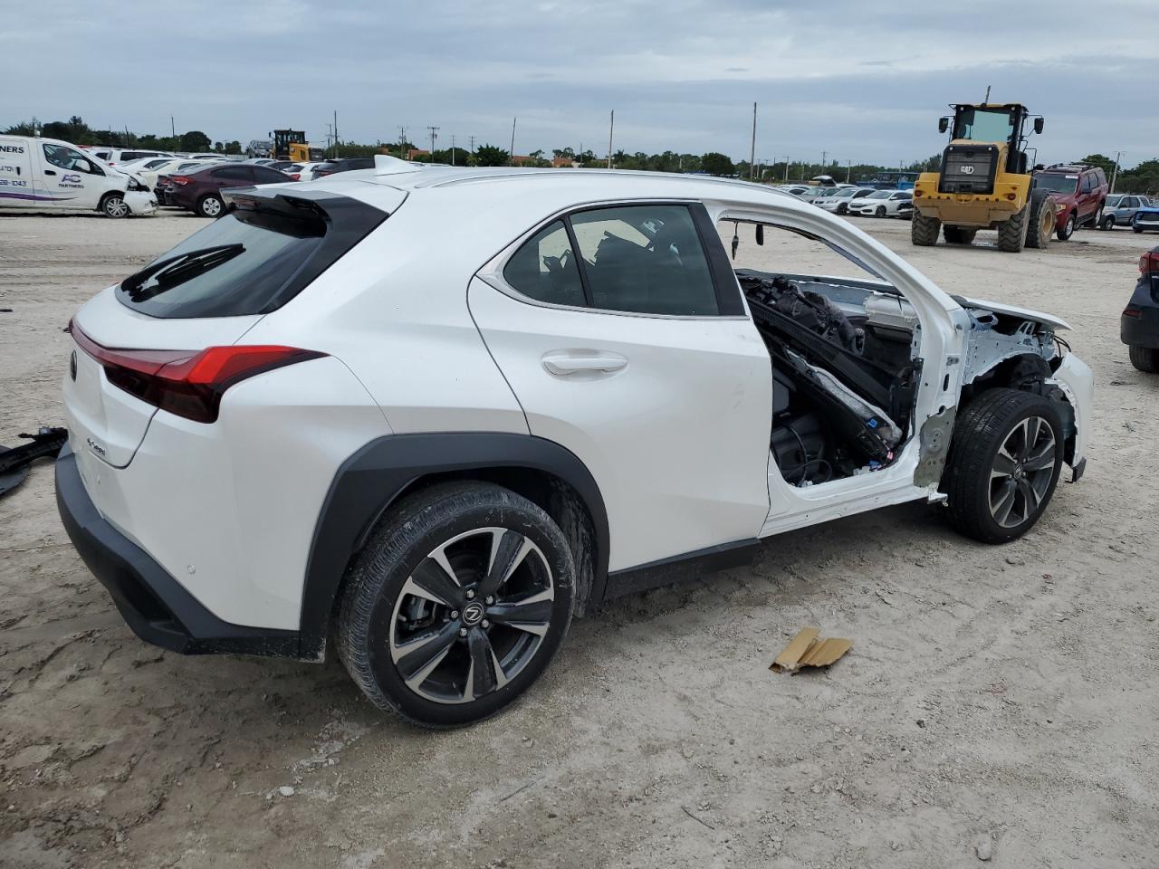 Image 3 of 2019 LEXUS UX 200 2019 with VIN JTHY3JBH3K2001622