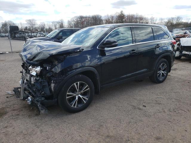Image 1 of 2019 TOYOTA HIGHLANDER LE 2019 with VIN 5TDBZRFH8KS938909