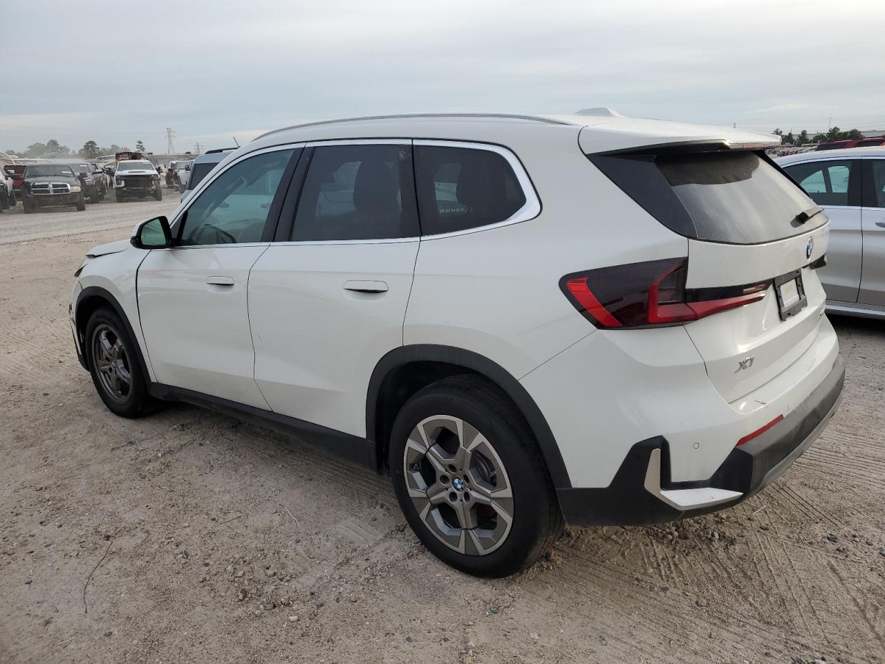 Изображение 2 Bmw X1 Xdrive28I 2023 с VIN WBX73EF00P5W46861