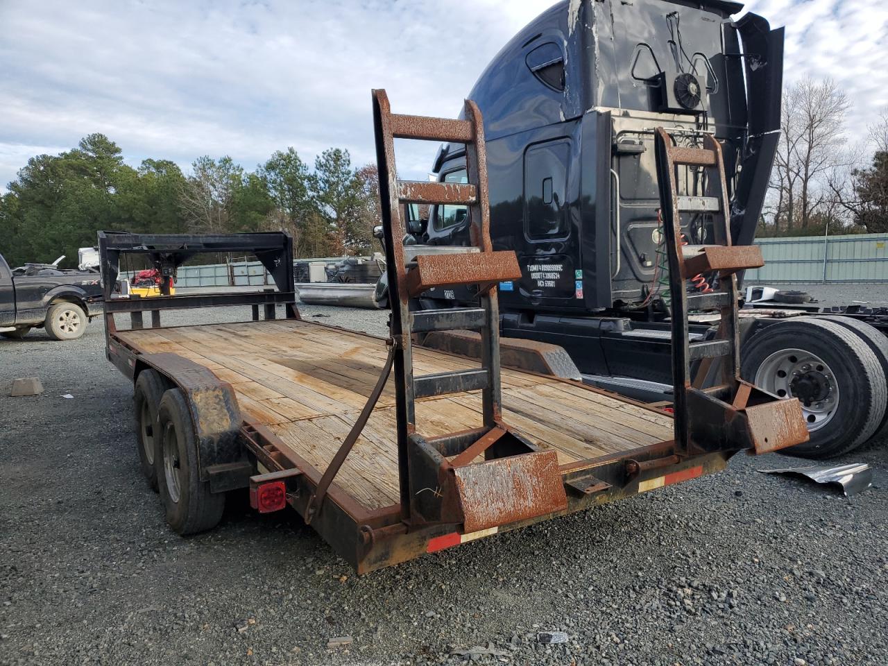 Image 3 of 2017 KEAR TRAILER 2017 with VIN 5LCLB2022H1044685