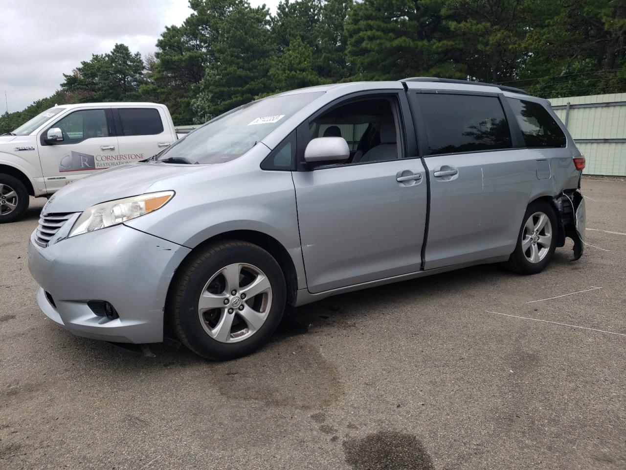 Image 1 of 2015 TOYOTA SIENNA LE 2015 with VIN 5TDKK3DC1FS540570