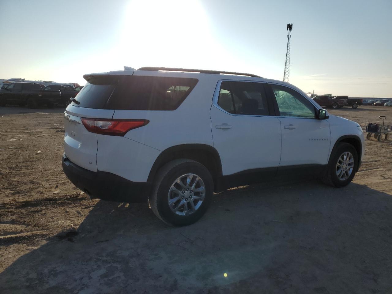 Изображение 3 2019 CHEVROLET TRAVERSE LT 2019 с VIN 1GNERGKWXKJ127834