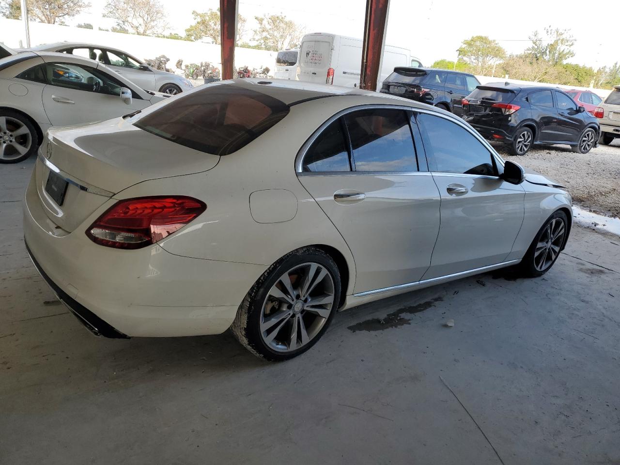 Изображение 3 2016 MERCEDES-BENZ C 300 2016 с VIN 55SWF4JB1GU174752