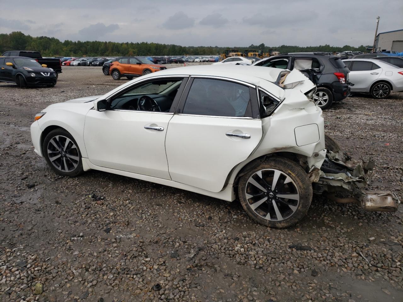 Image 2 of Nissan Altima 2.5 2018 with VIN 1N4AL3AP5JC140835