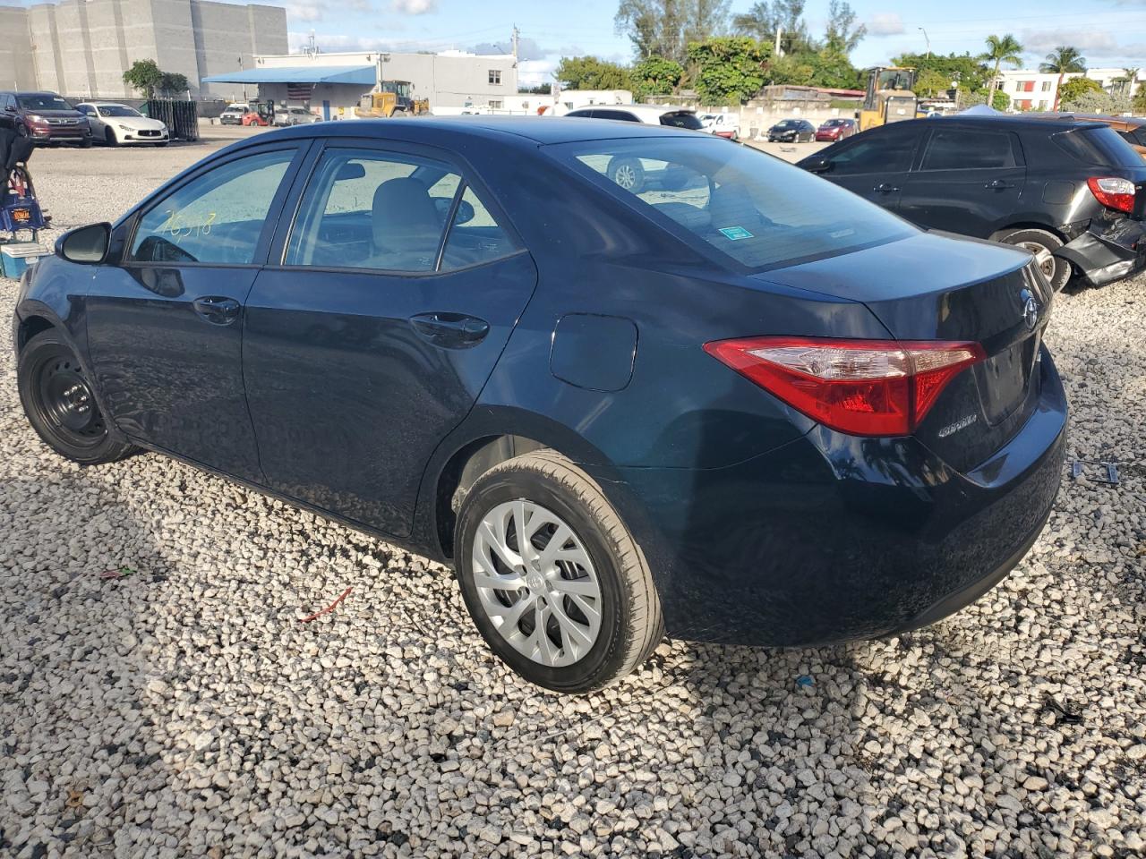 Изображение 2 2019 TOYOTA COROLLA L 2019 с VIN 5YFBURHE5KP942412