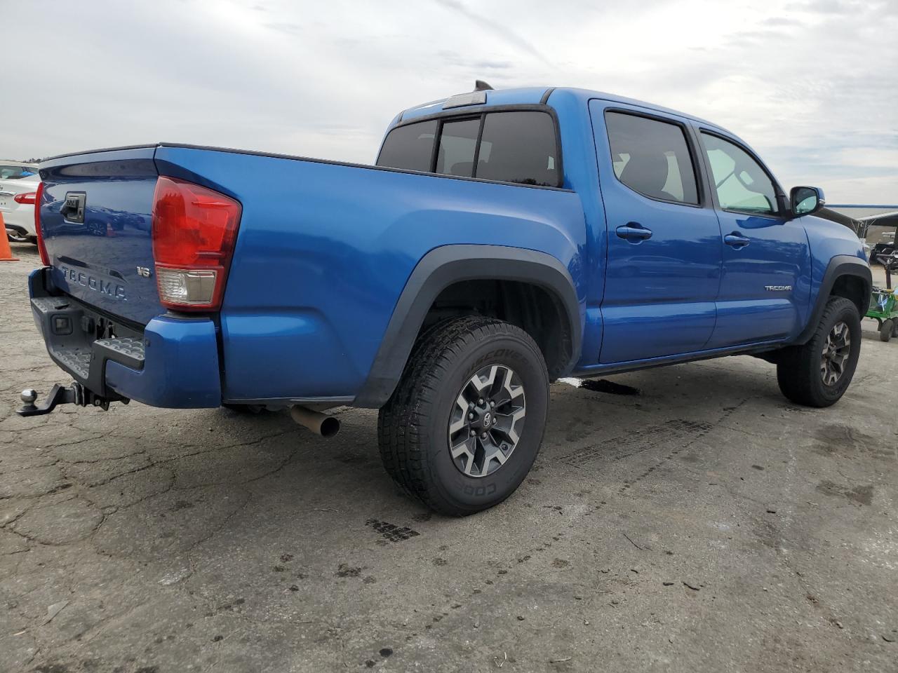 Obraz 3 z 2016 TOYOTA TACOMA DOUBLE CAB 2016 z VIN 3TMAZ5CN9GM024738