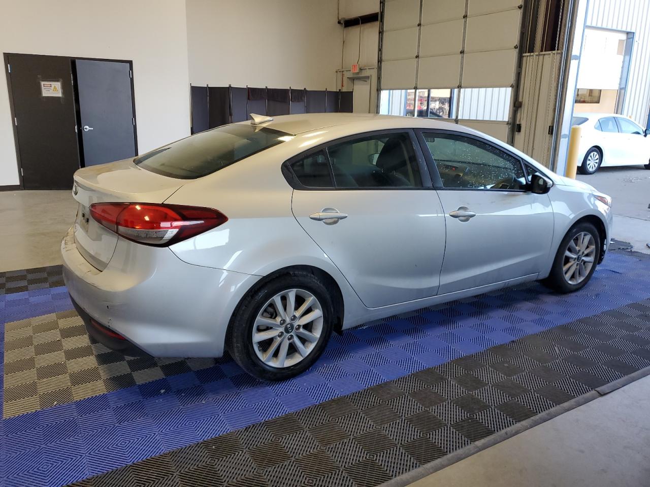 Изображение 3 2017 KIA FORTE LX 2017 с VIN 3KPFL4A73HE013753
