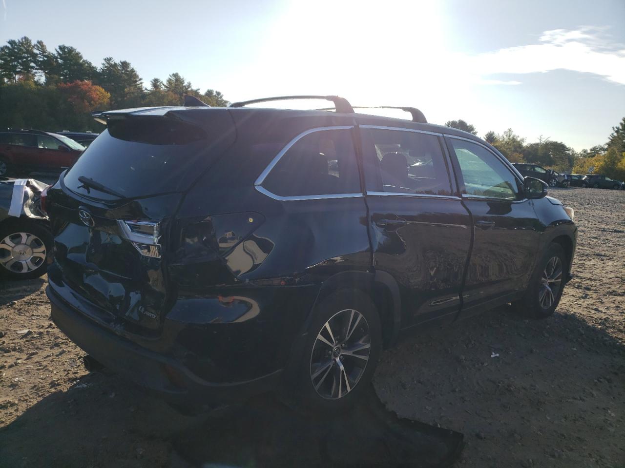 Изображение 3 2018 TOYOTA HIGHLANDER LE 2018 с VIN 5TDBZRFH2JS894209
