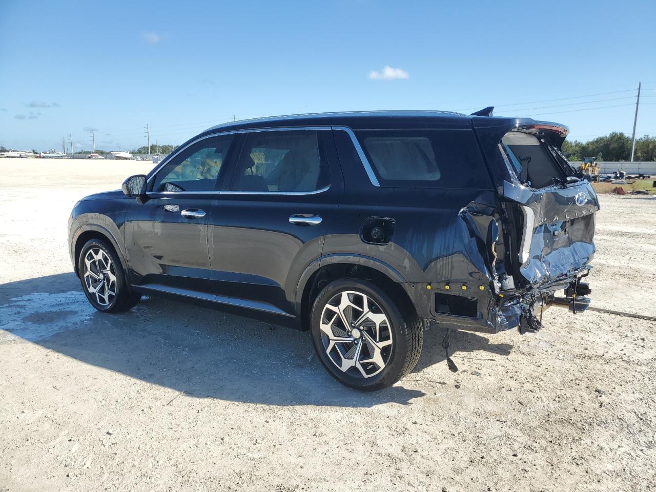 Image 2 of 2022 HYUNDAI PALISADE CALLIGRAPHY 2022 with VIN KM8R7DHE8NU356167