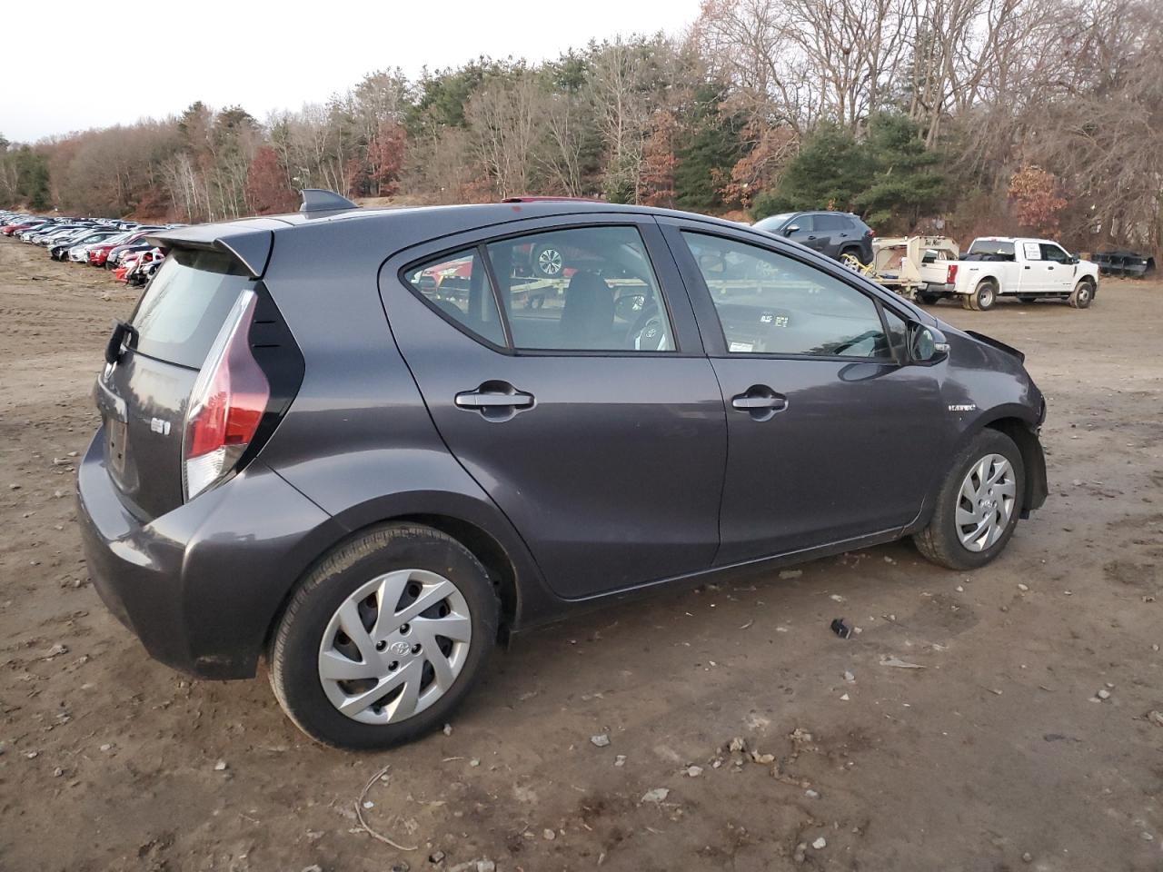 Image 3 of 2015 TOYOTA PRIUS C  2015 with VIN JTDKDTB3XF1586232