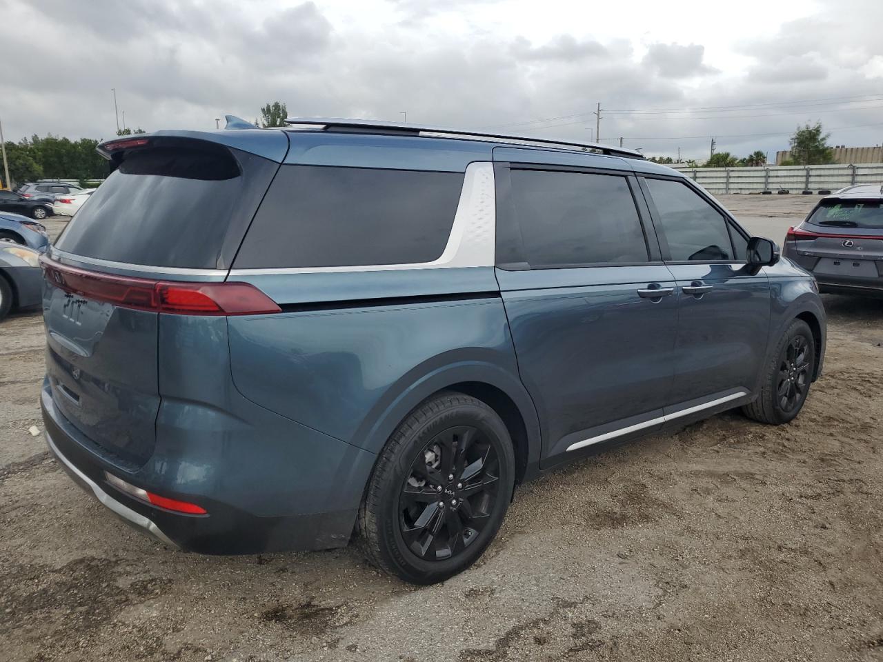 Изображение 3 2024 KIA CARNIVAL SX 2024 с VIN KNDNE5H32R6352252