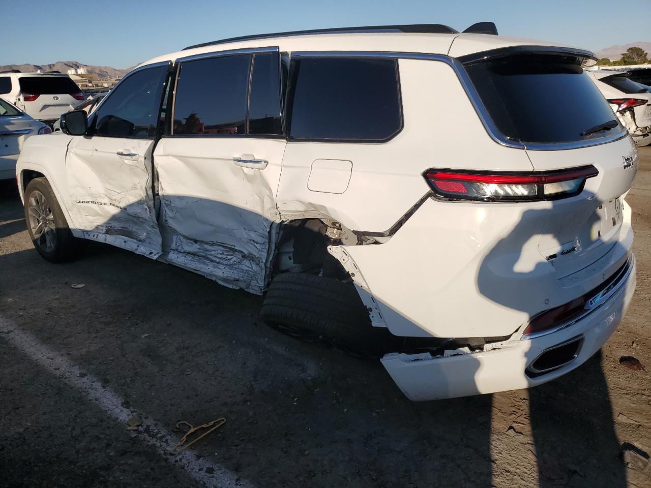 Image 2 of 2023 JEEP GRAND CHEROKEE L OVERLAND 2023 with VIN 1C4RJKDG6P8782436