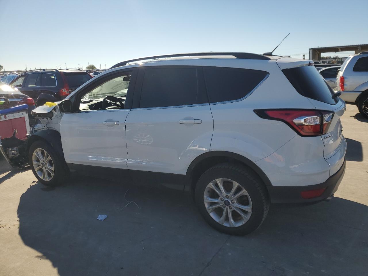 Image 2 of 2018 FORD ESCAPE SE 2018 with VIN 1FMCU0GD8JUC88222