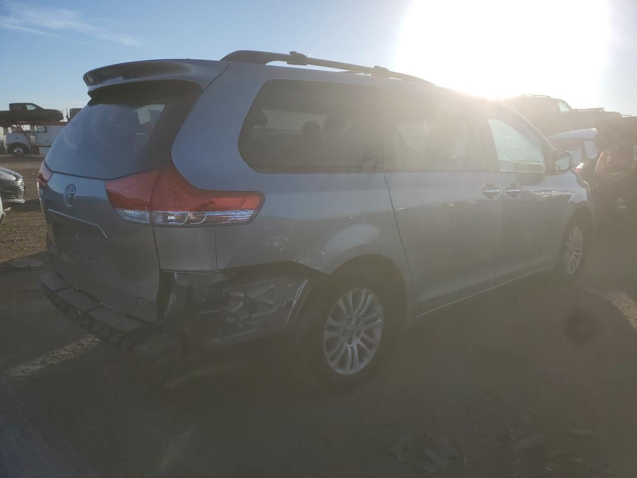 Image 3 of 2013 TOYOTA SIENNA XLE 2013 with VIN 5TDYK3DC5DS397646