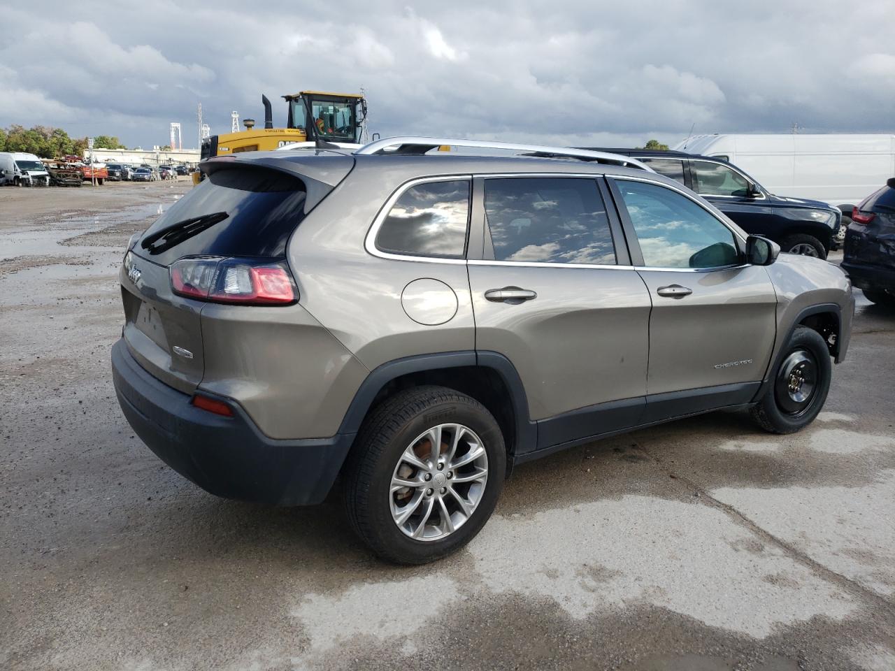 Image 3 of 2019 JEEP CHEROKEE LATITUDE PLUS 2019 with VIN 1C4PJLLB2KD308020