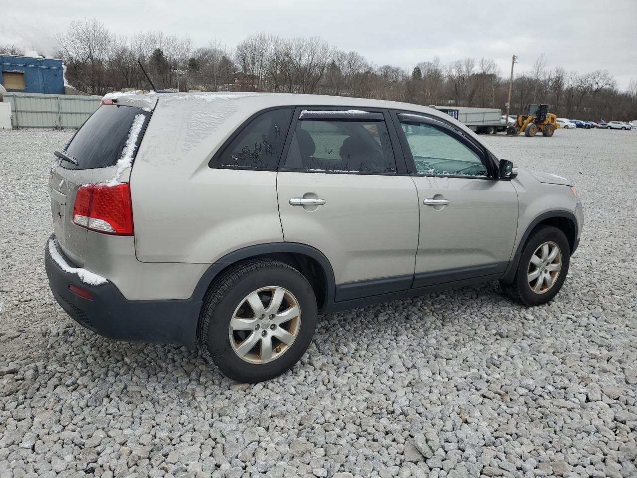 Image 3 of 2013 KIA SORENTO LX 2013 with VIN 5XYKT3A12DG398627