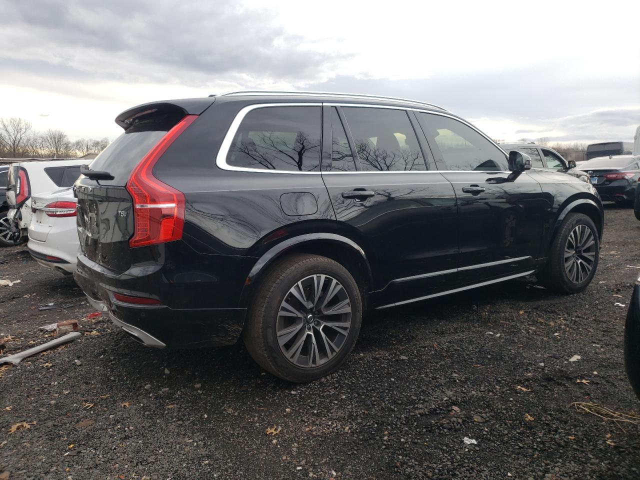 Obraz 3 z 2021 VOLVO XC90 T5 MOMENTUM 2021 z VIN YV4102PK1M1725577